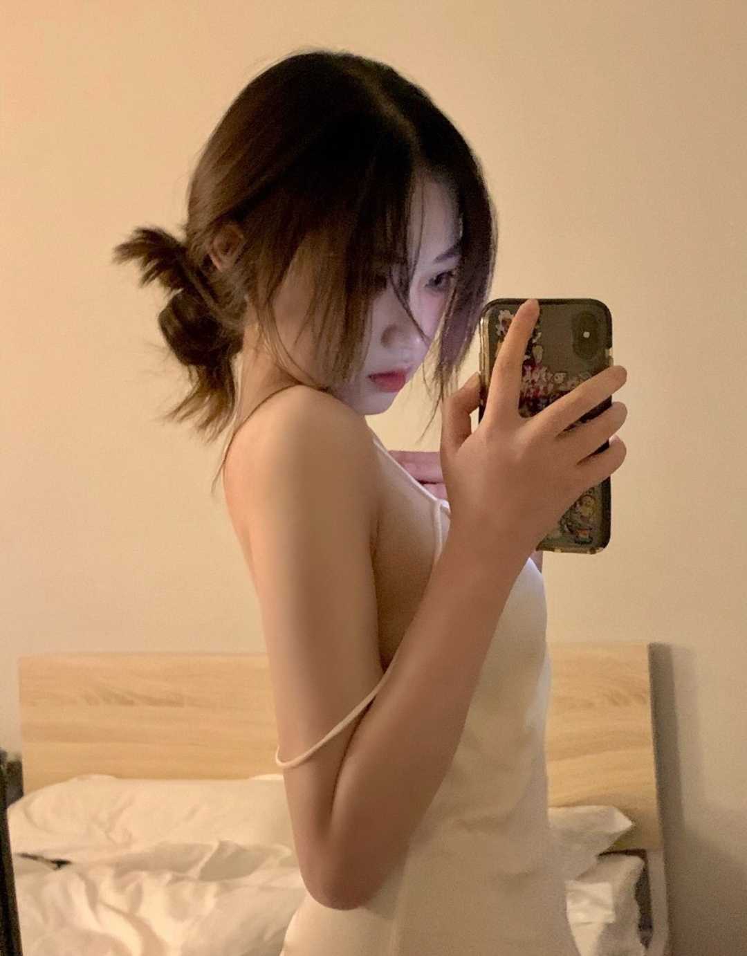 身材长相都很不错的兼职妹子，胸控腿控服务控