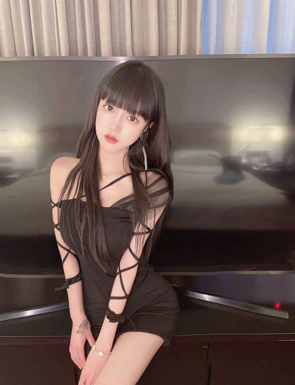 年初验证的小sao货，是个水妹